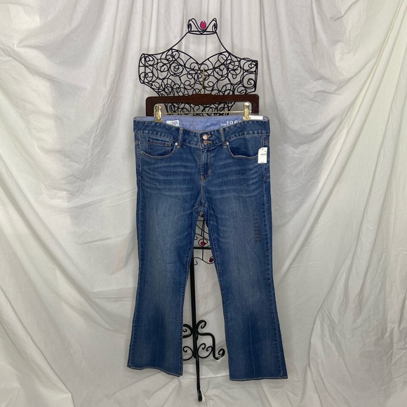 Gap 1969 NWT Boot Cut Mid-Rise Jeans. Size 31/12r - Picture 1 of 8